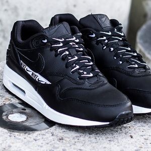 Nike Women’s Air Max 1 SE